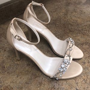 Like new w/ box David’s bridal heels